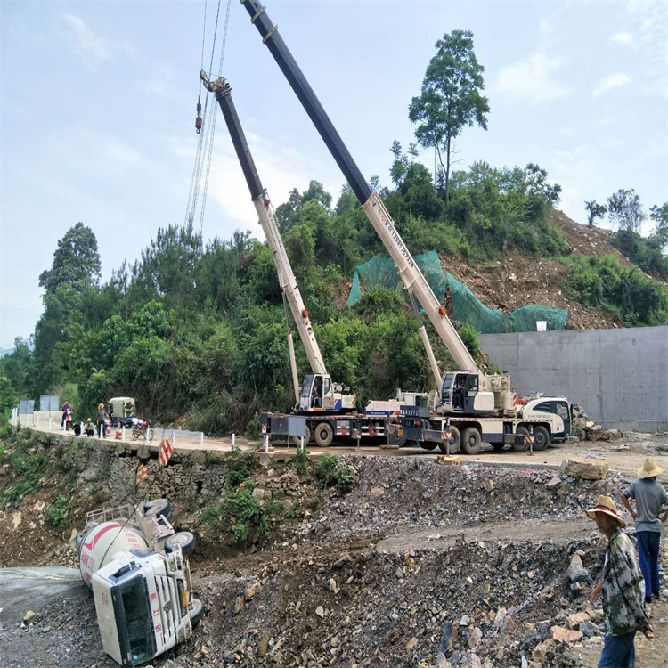 荔湾汽车掉沟里叫吊车救援要多少钱